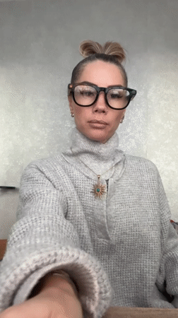 Woman documents morning routine through dance and selfies in Abakan