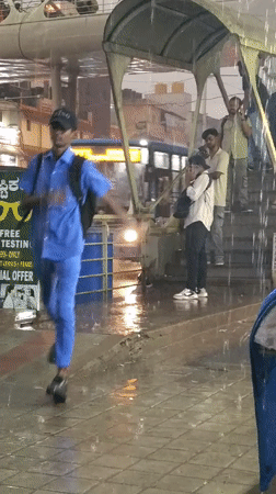 Heavy rainfall floods Bengaluru streets as commuters seek shelter