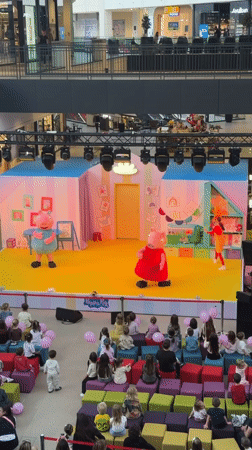 Peppa Pig live show entertains shoppers at Belgrade mall