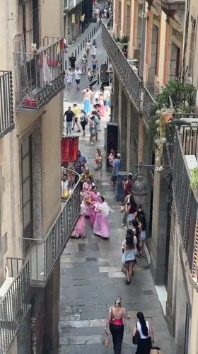 Pink-clad dancers perform in a Barcelona Gothic Quarter alley