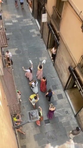 Street performance in a sunlit Barcelona alleyway