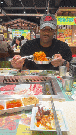 Morning selfies captured in Chenghua District within seconds