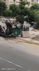 Daily life documented across Caracas neighborhoods during afternoon hours