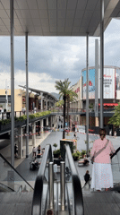 Visitor spends morning at Barcelona shopping center, drops juggling equipment