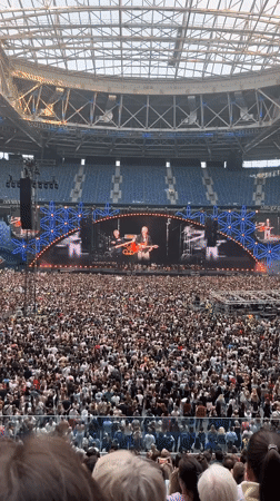 Massive outdoor concert fills Saint Petersburg stadium