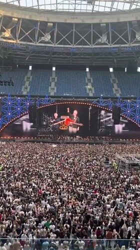 Massive outdoor concert fills Saint Petersburg stadium
