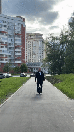 Man rides electric unicycle through Moscow streets