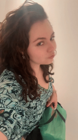 Woman takes elevator selfies in Mexico City building