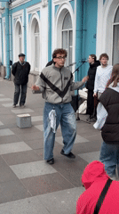 Street performers draw crowds in Saint Petersburg city center
