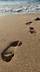Lazy beach day in Kuta Selatan: fishing, cold drinks, shoreline finds