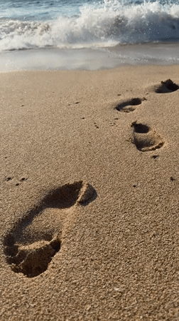 Lazy beach day in Kuta Selatan: fishing, cold drinks, shoreline finds