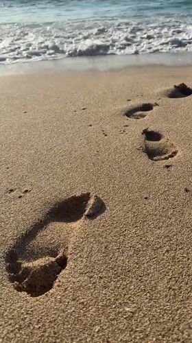 Lazy beach day in Kuta Selatan: fishing, cold drinks, shoreline finds