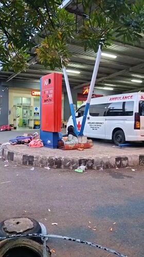Banda Aceh hospital emergency entrances busy with ambulances and patients