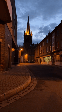 Evening stroll documented through illuminated Krefeld streets and architecture