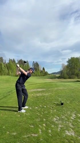 Golfer plays afternoon round in Hakadal, Norway
