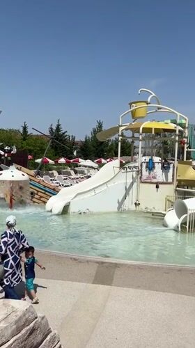 Aktau resort facilities operate normally on sunny Saturday morning