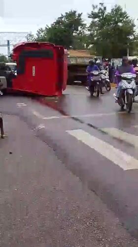 Semi-truck overturns on busy road in Dungu, Ghana
