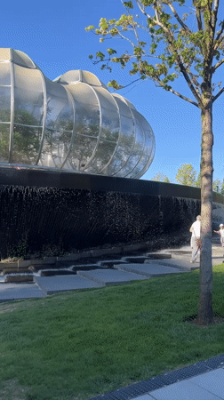 Visitors capture everyday moments at Krasnodar's Galitsky Park