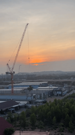 Witness captures sunset-to-sunrise transition over Pattaya City skyline