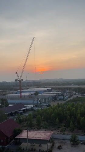 Witness captures sunset-to-sunrise transition over Pattaya City skyline