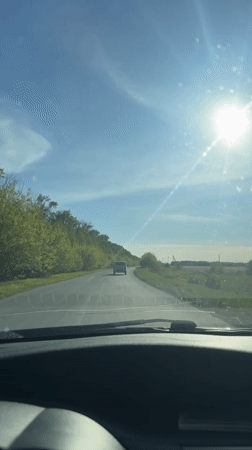 Driver records sunny day journey on Kamyshlovsky road