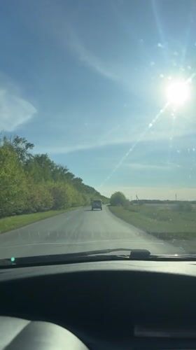 Driver records sunny day journey on Kamyshlovsky road