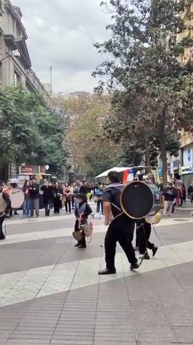 Street performance showcase in Santiago plaza