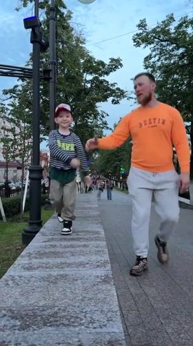 Outdoor concert draws crowds to Perm streets at dusk