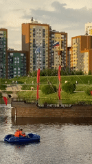 Afternoon recreation at Yekaterinburg City Pond draws visitors
