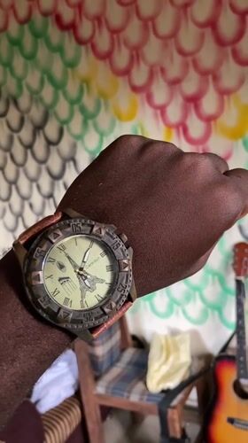 Wristcheck session in Mararaba featuring two vintage-style watches