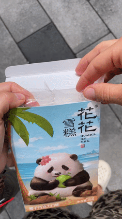 Panda-shaped popsicle unboxed in Chenghua District, China