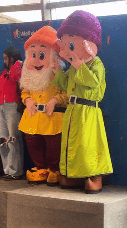 Disney dwarf performers spotted on platform in Peru