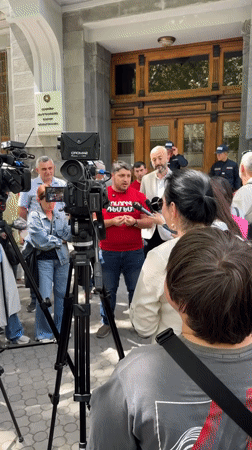 Media gathering held outside Armenia's Prosecutor General's Office in Yerevan