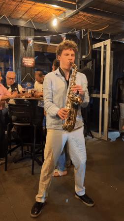 Saxophone performance highlights evening celebration in Saint-Priest-en-Jarez