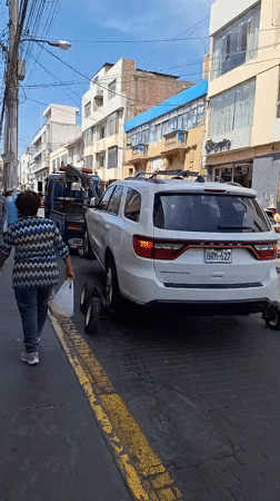 Vehicle towing incident with police presence on city street