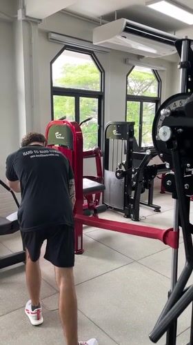 Gym workout session in Chiang Mai covering pulls and cable exercises