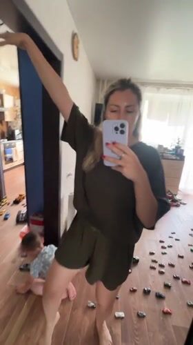 Casual morning at home: turtle, selfies, and kids at play