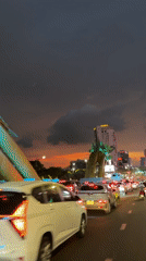 Evening street scene captured in Đà Nẵng during sunset