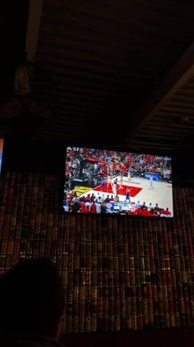 Late-night basketball viewing at New York bar draws patrons