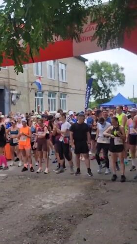 Race start lineup under inflatable arch, Timiryazevskiy