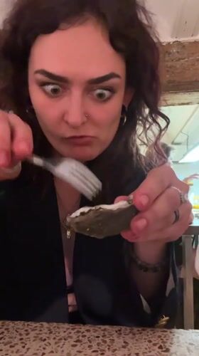 Woman enjoys oyster dinner at Valencia restaurant