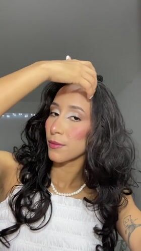Selfie session in Porlamar, white top and pearl necklace