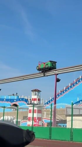 Convertible drive captures Great Yarmouth landmarks and amusement park