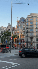 Evening traffic captured at Barcelona's Casa Batlló crosswalk