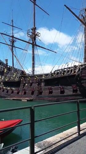 Tourist explores Genoa's port, aquarium, historic squares on sunny day
