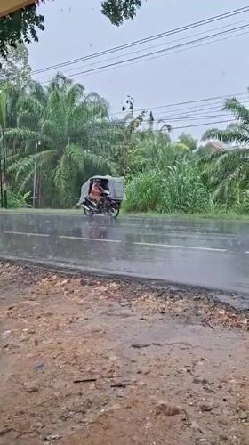 Heavy rainstorm documented in Matangpanyang, Indonesia Saturday morning
