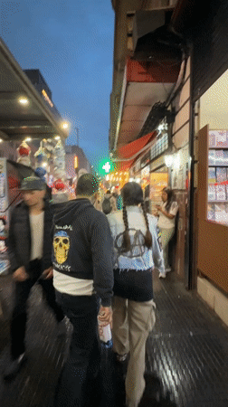 Two people walk through rainy Buenos Aires evening streets