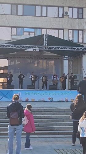Seven-piece ensemble performs morning outdoor concert in Ruse