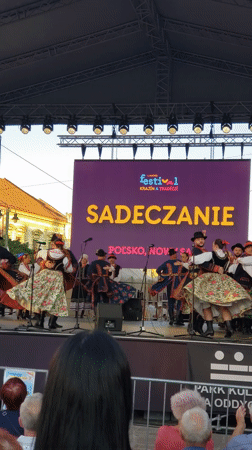 Polish folk festival Sadeczanie performs in Prešov's city square