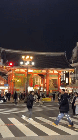 Night scene captured at Tokyo's illuminated Kaminarimon gate